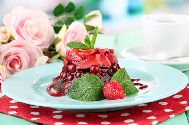 Tasty jelly dessert with fresh berries, on bright background - Fotoğraf, Görsel