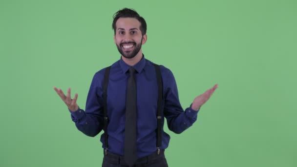 Mutlu genç sakallı İranlı işadamı konuşuyor ve heyecanlı görünümlü - Video, Çekim