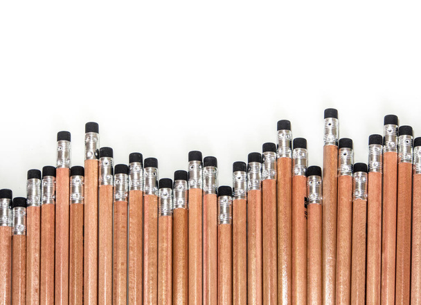 Ταξινομημένο σε ένα νοικοκυρεμένα μολύβι και γόμα στο τέλος - Φωτογραφία, εικόνα