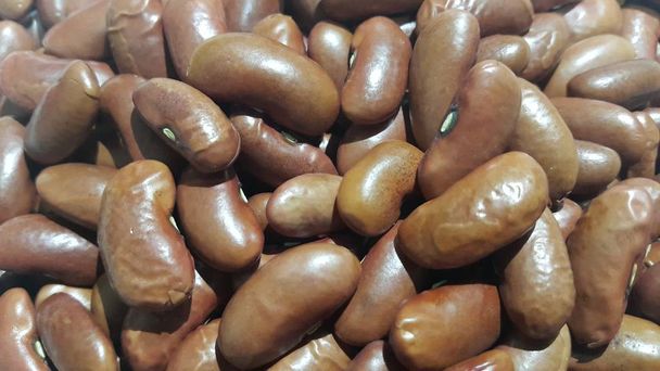 Kidenry beans: Close up view of uncooked red kidney beans
 - Фото, изображение