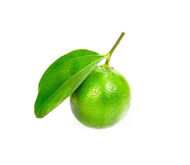 fresh lime with leaf on white background - Fotoğraf, Görsel