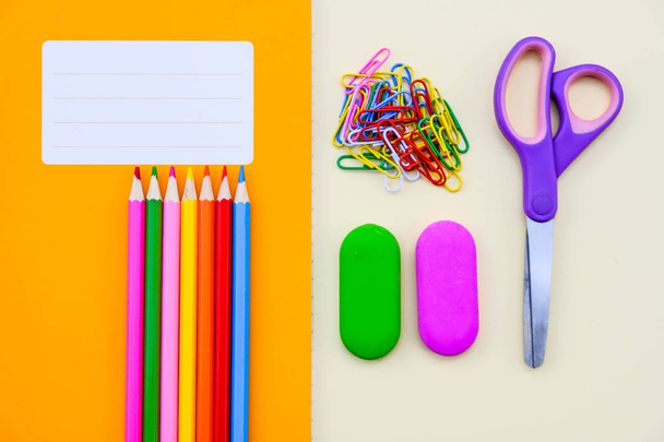 Zpět na školní sešit nebo cvič a tužky - Fotografie, Obrázek