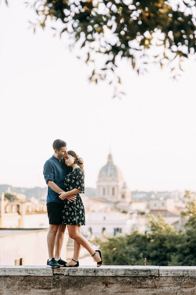 Wedding photography in Italy. Couple walking the streets of Rome, sightseeing and panoramic views.  - Foto, Imagen