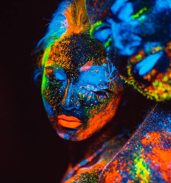 Portrait of a pair of lovers painted in fluorescent powder - Photo, Image