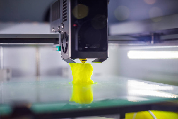 Imprimante 3D tridimensionnelle automatique machine d'impression modèle en plastique - Photo, image