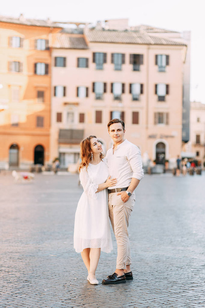  Beautiful stylish pair of in the European style. Wedding photo shoot on the streets of Rome. - Foto, Imagen