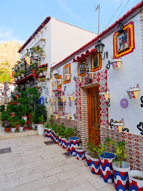 Nádherně zdobená ulice v Alicante, Santa Cruz. Španělsko. - Fotografie, Obrázek