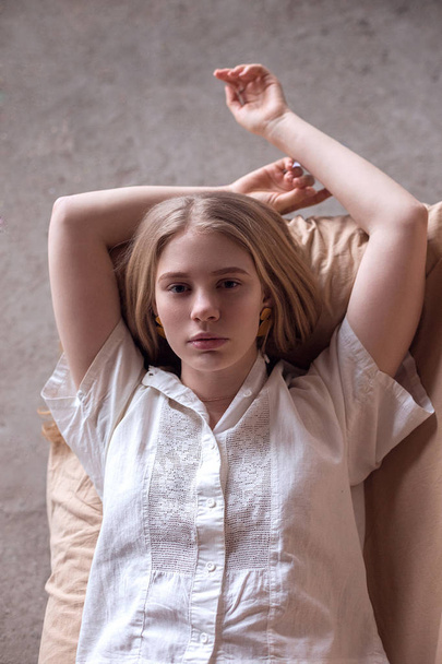 Attractive young girl lying on a couch - Fotó, kép