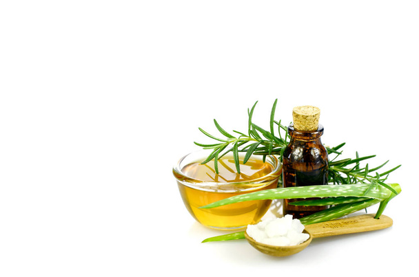 Aloë Vera, honing, rozemarijn, zeezout en etherische olie homeopaat - Foto, afbeelding