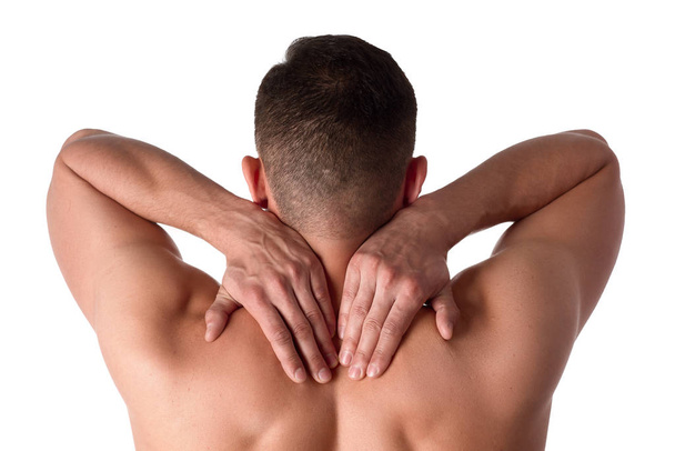 Mann mit Schmerzen im Nacken. Der Athlet klammert sich an einen wunden Nacken. Sportmedizinisches Konzept - Foto, Bild