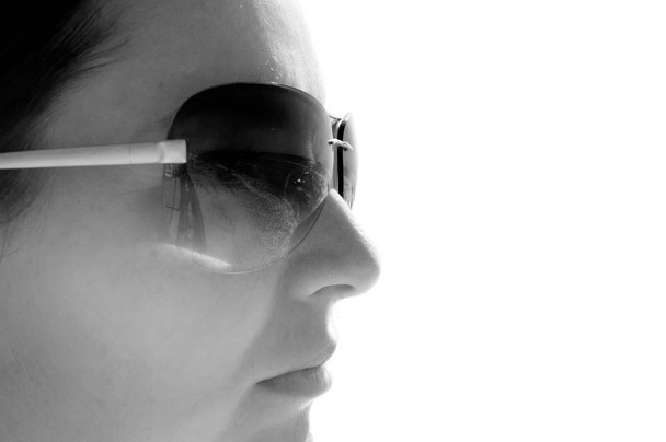 black and white photo of a girl in profile in sunglasses copyspace - Fotografie, Obrázek