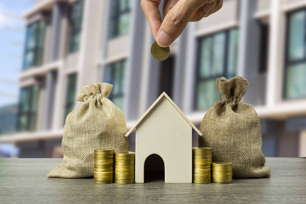 Investissement immobilier, épargne pour acheter de nouveaux concepts de maison. A
  - Photo, image