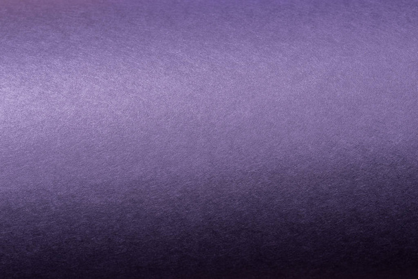 rullo viola realizzato con fogli curvi di carta sfondo textur
 - Foto, immagini