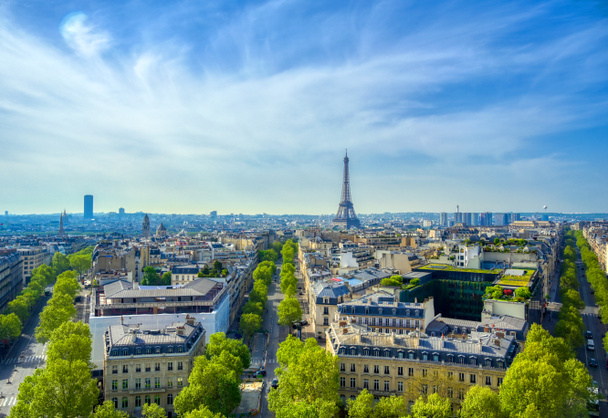 Blick vom Triumphbogen auf den Eiffelturm und Paris, Frankreich. - Foto, Bild