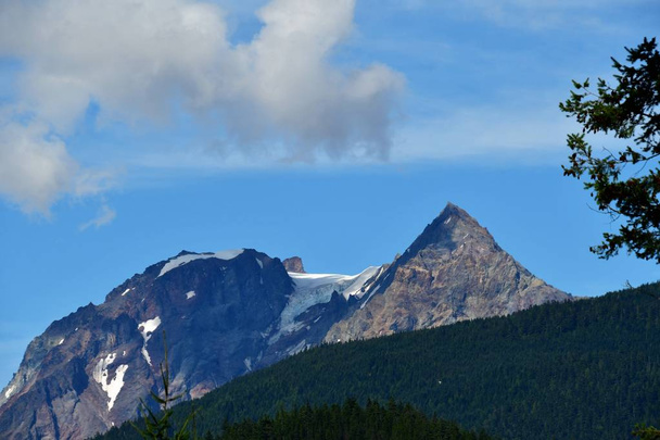 A kilátás a Diamond Head hegyen. Squamish BC Kanada - Fotó, kép