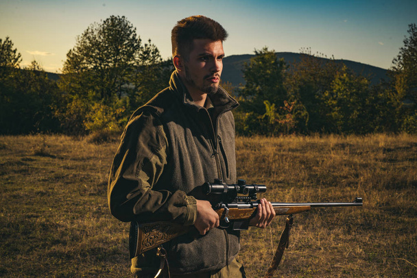 Hunter with shotgun gun on hunt. American hunting rifles. Hunting without borders. - Fotoğraf, Görsel