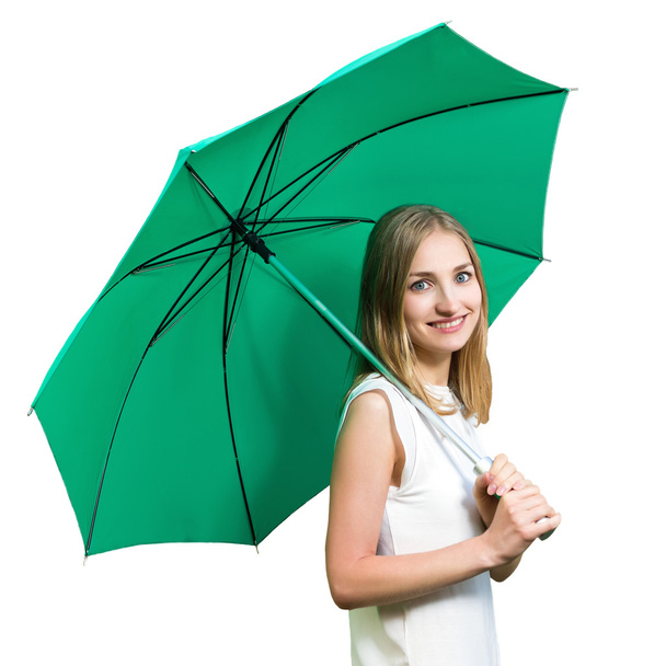 Hermosa chica sonriente sosteniendo un paraguas verde
 - Foto, Imagen