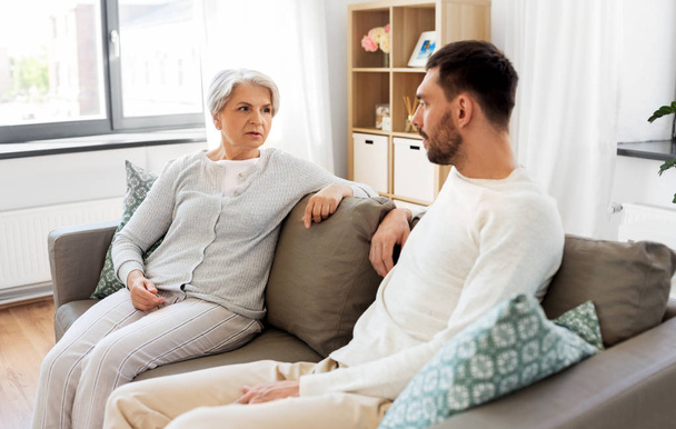 senior mother talking to adult son at home - Photo, Image