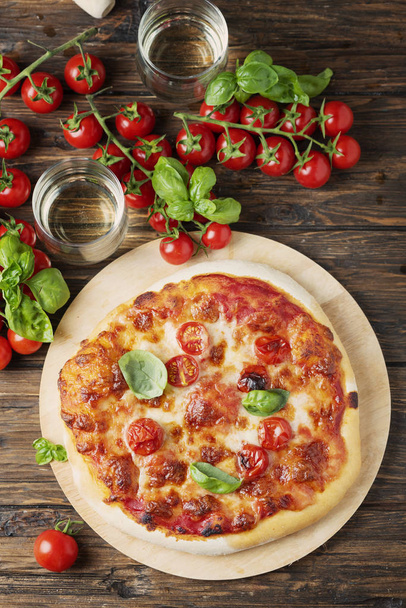 Homemade Italian pizza Margherita - 写真・画像