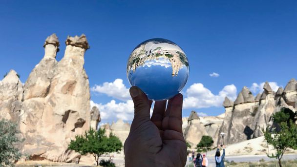 Cappadocia keiju savupiiput ja nähtävyydet läpinäkyvä kristalli sylki
 - Valokuva, kuva