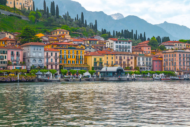 gyönyörű Lago di Como-panorámája Bellagio város. Észak-Olaszországból, lombardiai - Fotó, kép