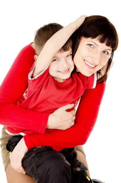 Mam knuffelen met een klein kind - Foto, afbeelding