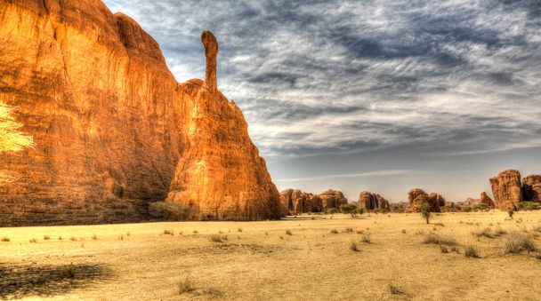 Absztrakt rock formáció a fennsíkon Ennedi aka Spire, Csád - Fotó, kép