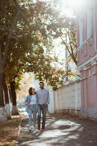Cute couple holding hands walking in street - Foto, Imagem