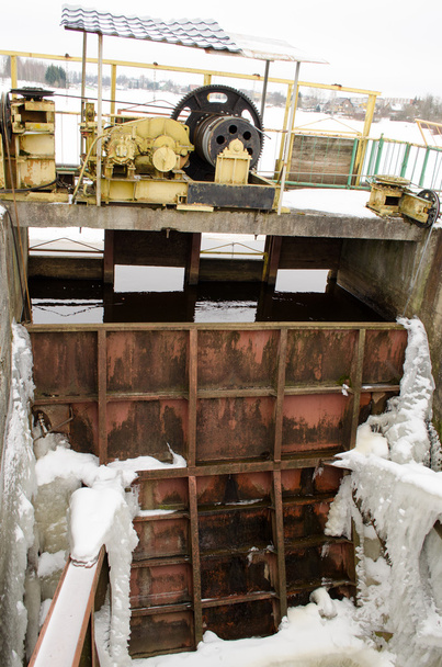 zamrzlé řeky dam mechanismu brány zimní - Fotografie, Obrázek