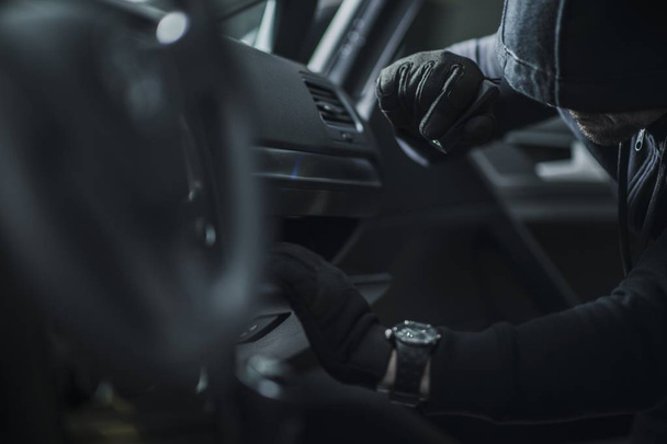Irruzione in auto da ladro
 - Foto, immagini