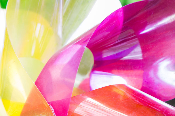 Papel de fondo abstracto y colorido o hojas de plástico . - Foto, Imagen