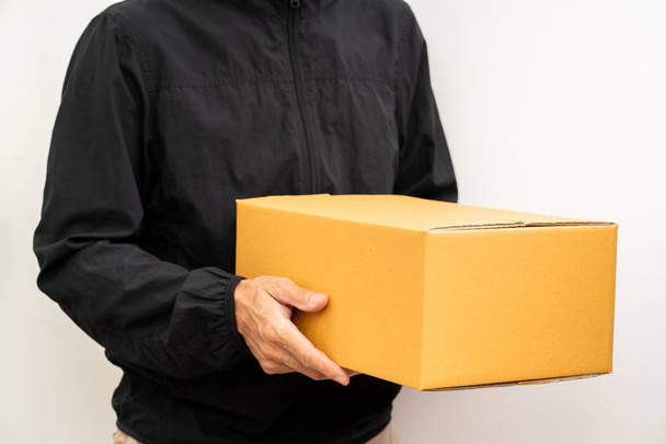 Unrecognized man delivery box of parcel - Foto, Bild