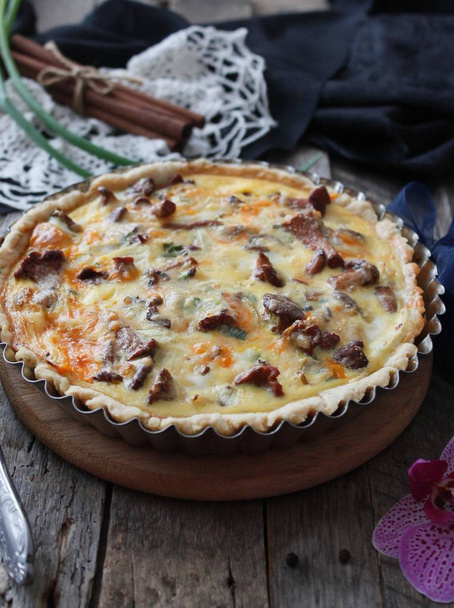 Quiche with chanterelle mushrooms  - Photo, Image