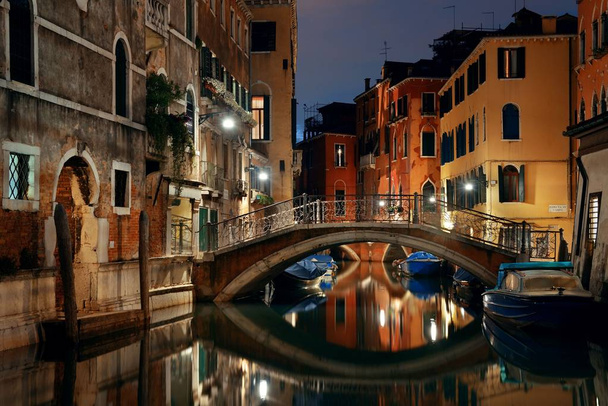 Venetië canal nacht brug - Foto, afbeelding