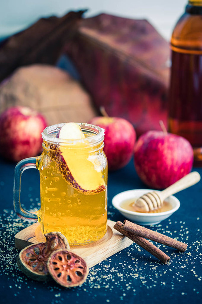 Tarçın, appel ve bal ile sağlıklı bael çay Cam - Fotoğraf, Görsel