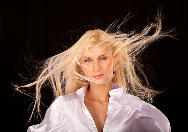 Porträt einer blonden jungen Frau - Foto, Bild