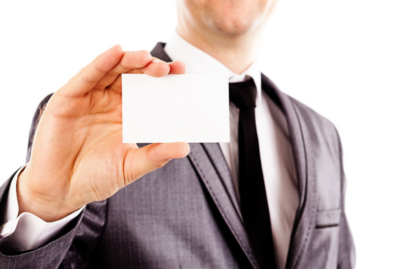 Joven hombre de negocios con una tarjeta de visita en blanco
 - Foto, Imagen