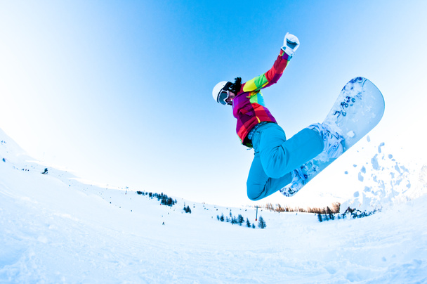 chica snowboarder tener gran diversión saltar
 - Foto, imagen
