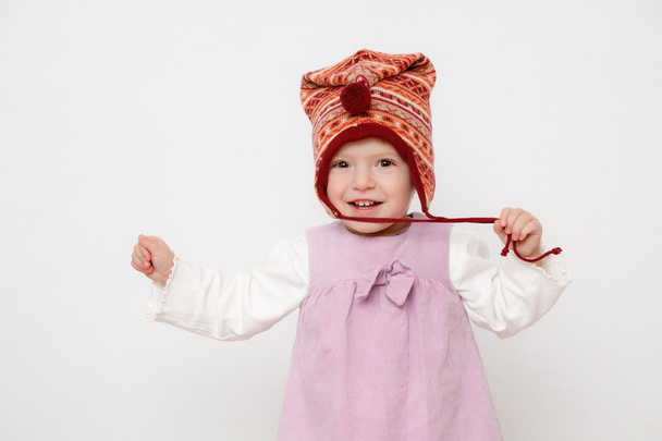 κοριτσάκι που φοράει ένα καπέλο - Φωτογραφία, εικόνα