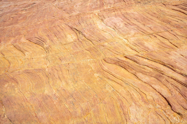 Rode zandsteen Rock achtergrond, textuur. Valley of Fire State Park, Nevada, Verenigde Staten. - Foto, afbeelding