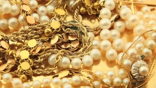 stos złota biżuteria - Materiał filmowy, wideo