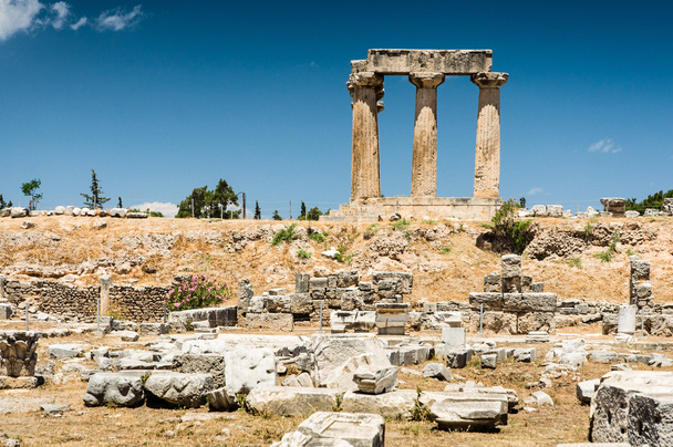Ruinas del antiguo templo en Corinto, Grecia - sitio arqueológico
 - Foto, imagen