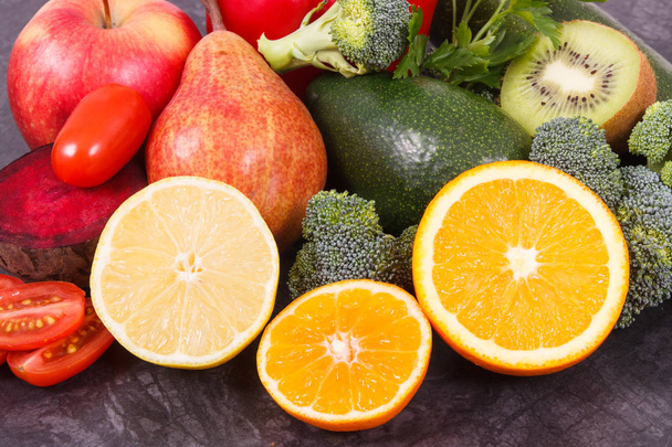 Fruits aux légumes, dessert nutritif contenant des minéraux et des vitamines
 - Photo, image