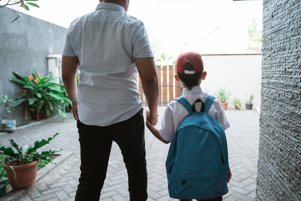 asian boy hold his fathers hand and going to school - 写真・画像