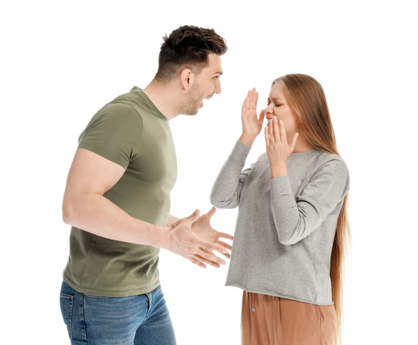Jovem casal brigando no fundo branco
 - Foto, Imagem