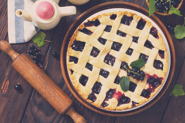 Berry pie summer. Sweet pie, tart with fresh berry currant. Deli - Zdjęcie, obraz