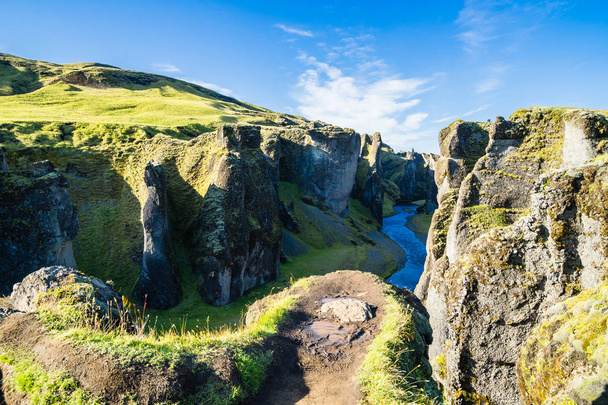 Φαράγγι Fjadrargljufur στη Νότια Ισλανδία. - Φωτογραφία, εικόνα