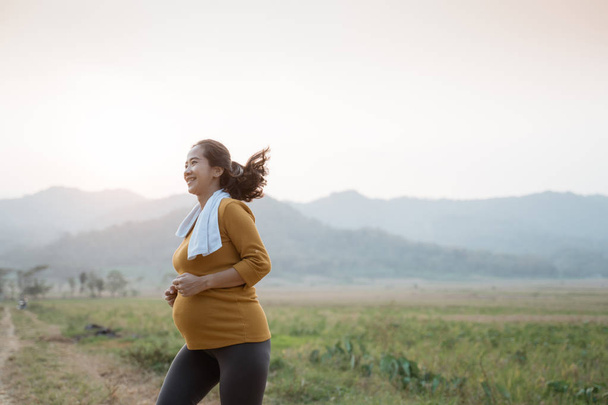 healthy pregnant woman sport outdoor - Valokuva, kuva