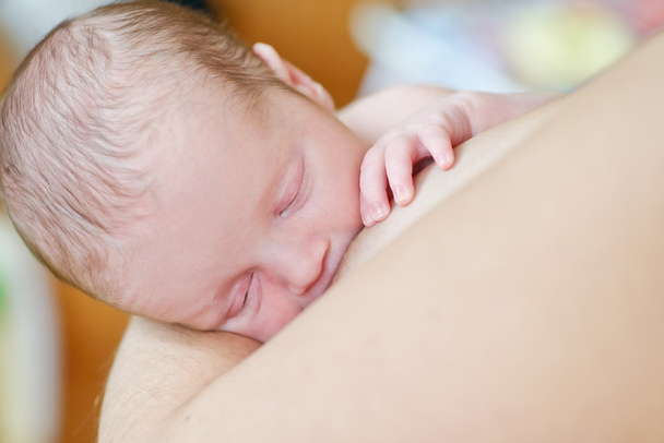 first breast-feeding - Foto, afbeelding