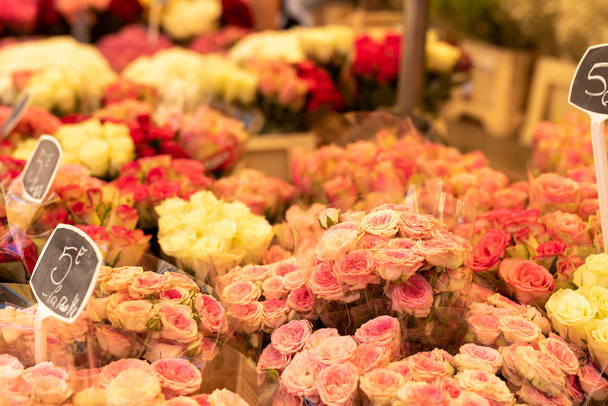 Αγορά λουλουδιών στην Αιξ-αν-Προβάνς Γαλλία - Φωτογραφία, εικόνα